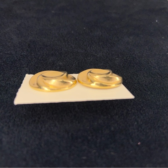 Vintage Avon  1987 Opulent Swirl Stud Earrings - Gold Tone Post Back Retro - Picture 3 of 7